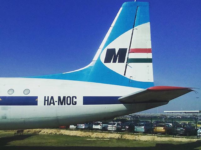 Egy kis időutazás. #mertutaznijo #malev #ferihegy #repülőgép