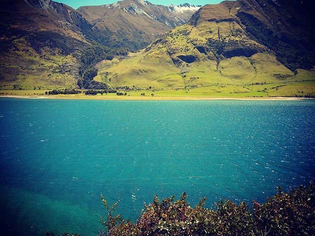 Just pure nature... #mertutaznijo #eupolisz #newzealand #lakehawea #mountains #water #travelphotography #travel