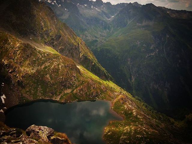 Beautiful hanging lake in the Alps. #mertutaznijo #eupolisz #summer #austria #365austria #lake #mountains #sommer #dachstein #sladming 