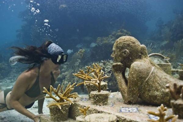 Other-Sculptures-at-Underwater-Museum-Cancun.jpg
