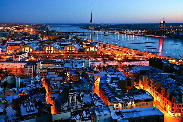 riga_latvia_night.jpg