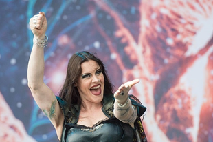 Újabb tetkókkal büszkélkedik Floor Jansen