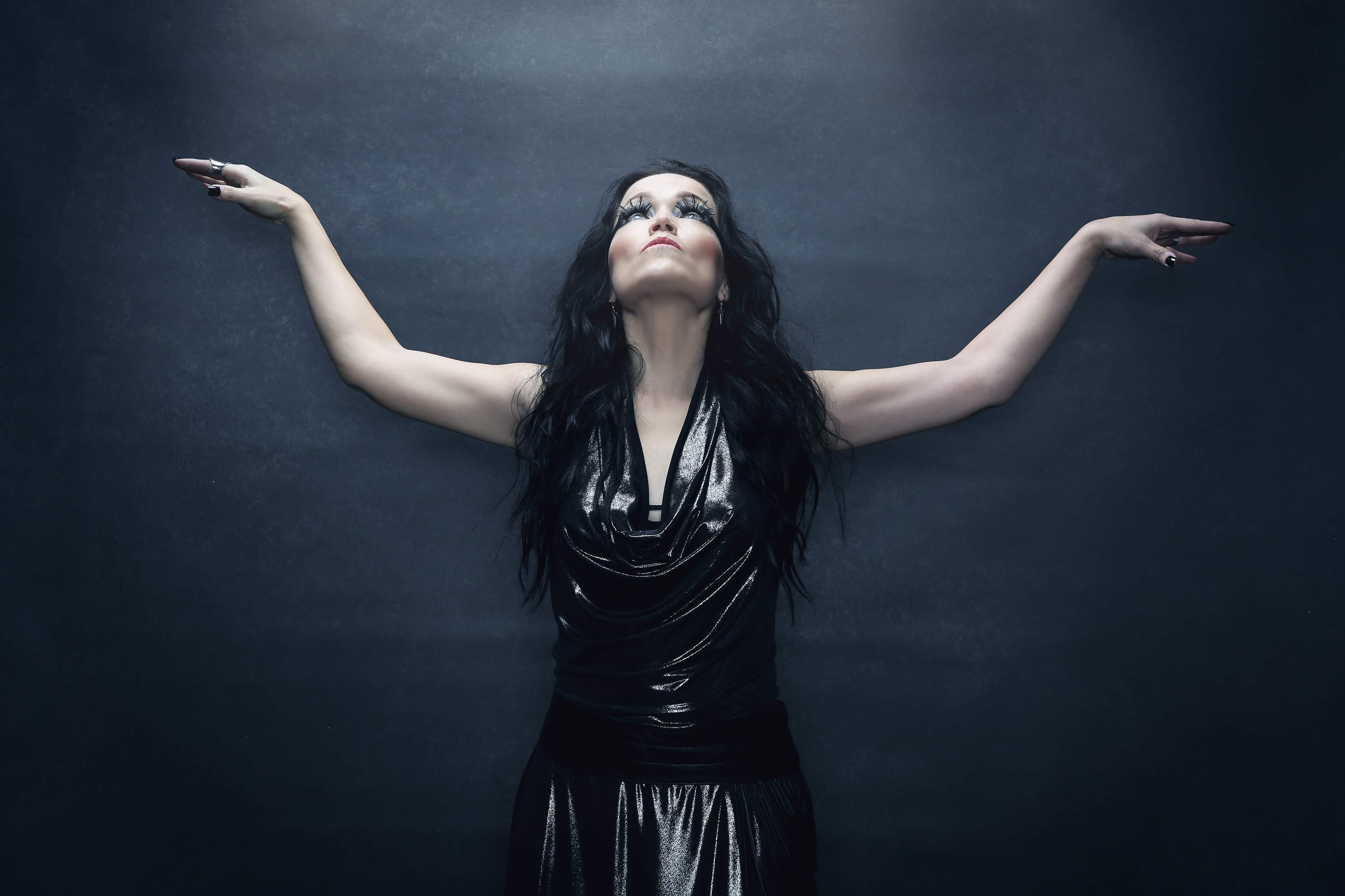 tarja_press-pictures_the-brightest-voidthe-shadow-self_copyright-earmusic_credit-tim-tronckoe-2016_8_1.jpg