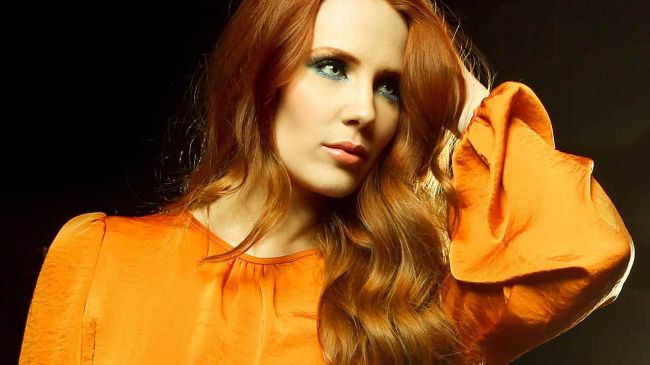 Érdekes tényekről vallott Simone Simons!