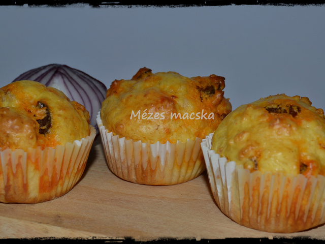Kolbászos-sajtos muffin