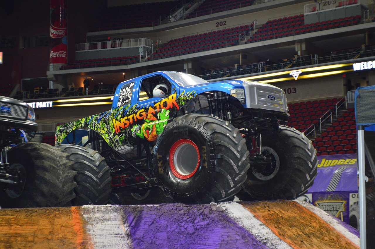 monster-truck-2252908_1280.jpg