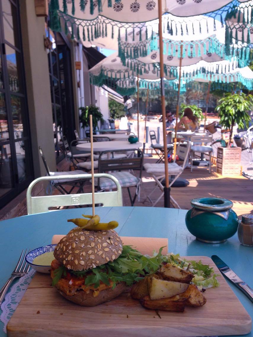 Marbella, luxusétterem vegán burgere kisebb vagyonért. És hát sajnos az enyém jobb.