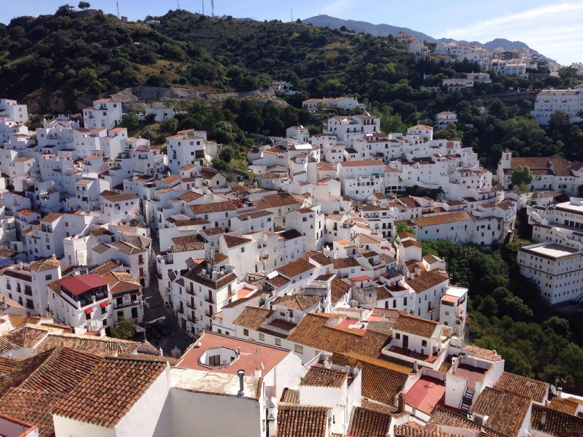 casares, egy kis pueblo blanco avyg tipikus andaluz fehér falu a hegyekben
