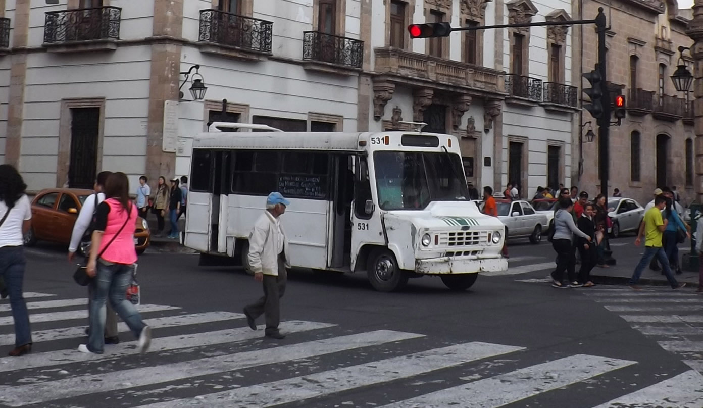 dscf0074_busz.jpg
