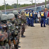 Horvát miniszterelnök: szétrágják majd a szögesdrótot, a magyaroknak lőniük kell