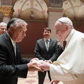 Öt különbség a magyar kormány és a Vatikán békepolitikája között