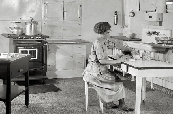 Kitchen-1920s