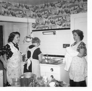 Koschin Girls in Kitchen