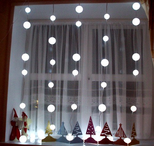 dreaming-on-a-star-surface-pattern-design-cute-quirky-tina-devins-blog-christmas-seasonal-window-lights-decorations