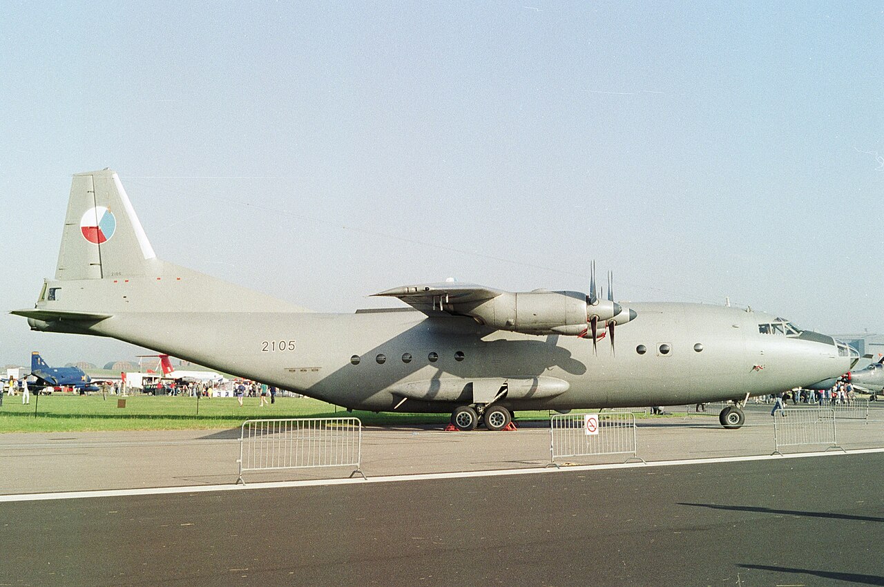 air_tattoo_international_raf_boscombe_down_uk_june_13_1992_czaf_an-12.jpg