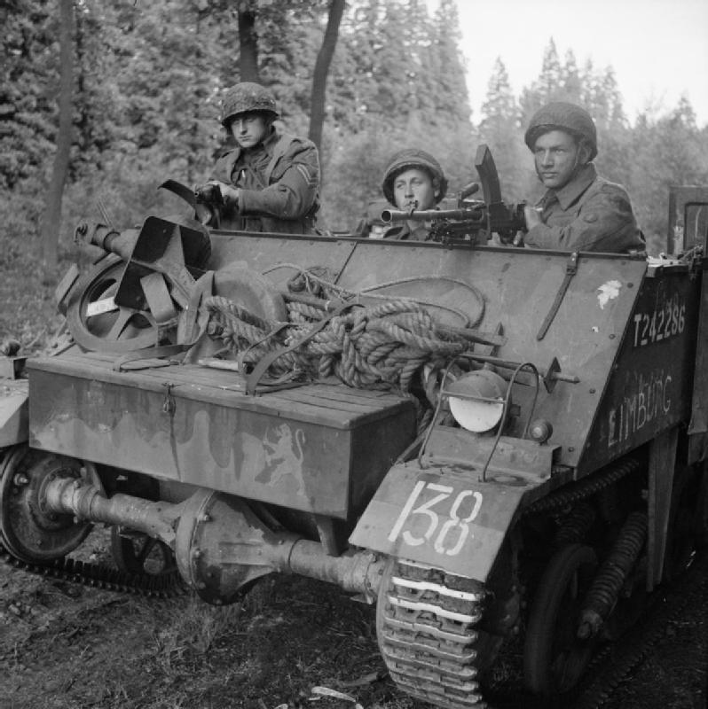 iwm-b-10050-loyd-carrier-19440918.jpg