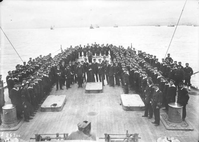 kountouriotis_and_crew_on_the_deck_of_averof.jpeg