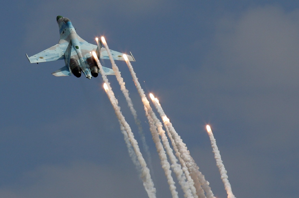 03-su-27ub-flare.jpg