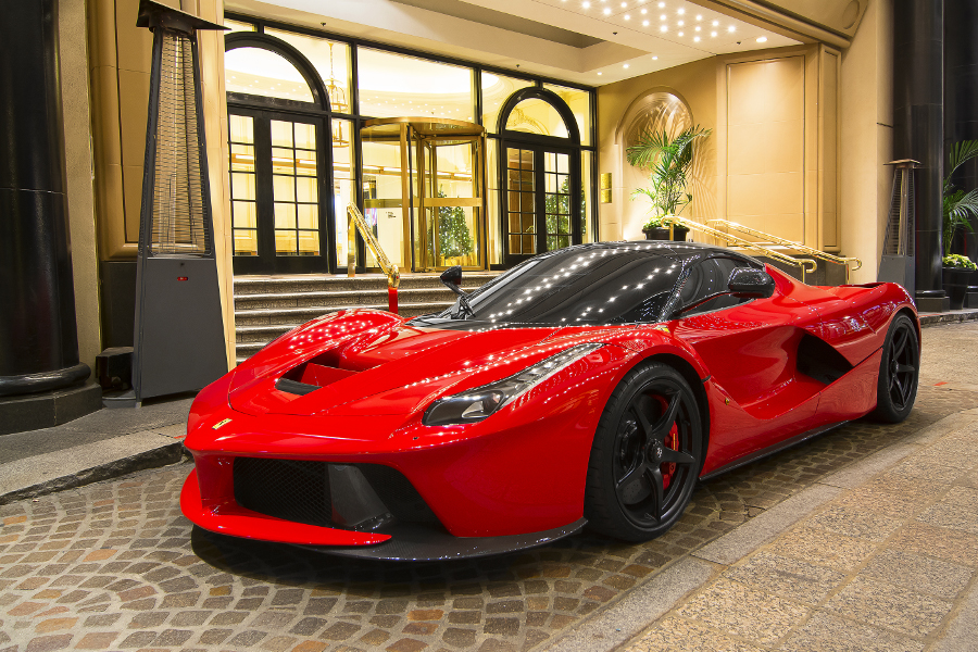 ferrari_laferrari_milliomos_magyar_ferfiak.jpg