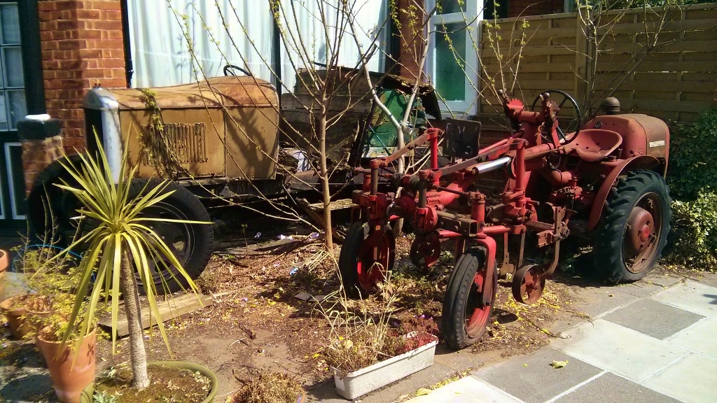 A Kew Gardens felé vezető úton ez egyik ház előtt...