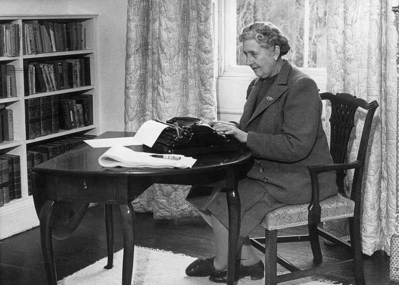 Agatha Christie ír.jpg