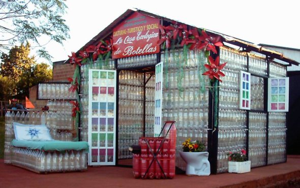 Plastic-Fantastic-House-Made-Entirely-Of-Plastic-Bottles-1.jpg