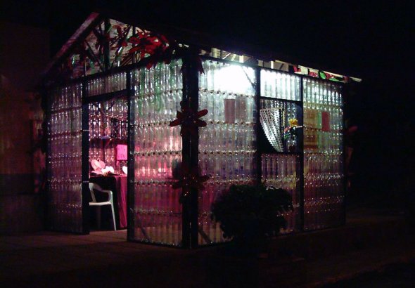 Plastic-Fantastic-House-Made-Entirely-Of-Plastic-Bottles-3.jpg