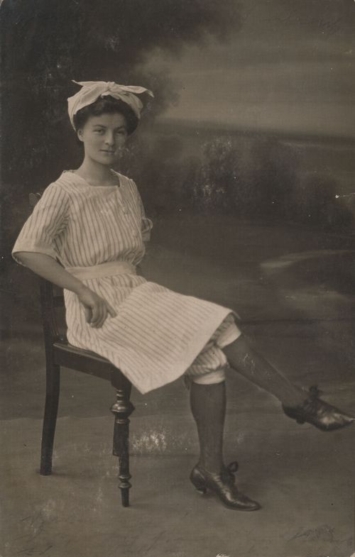 Dienstmädchen 1900.jpg