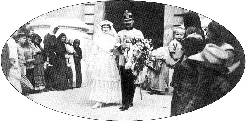 Esküvő a debreceni nagytemplomban 1910-es évek.jpg