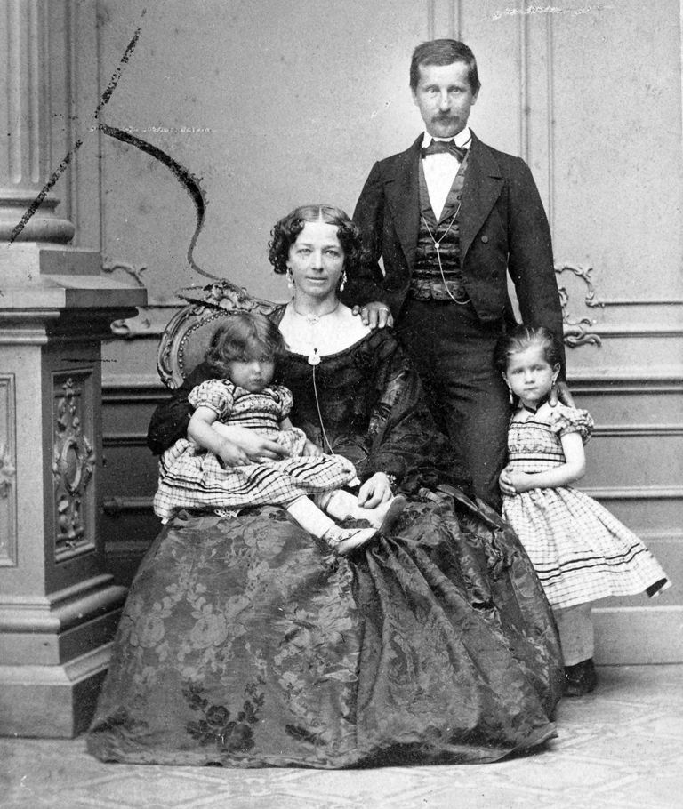 család 19. század vége1.jpg