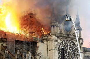 Notre Dame: kinek építjük újjá?