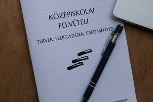 Jegyzetfüzet a felvételivel kapcsolatos feljegyzésekhez