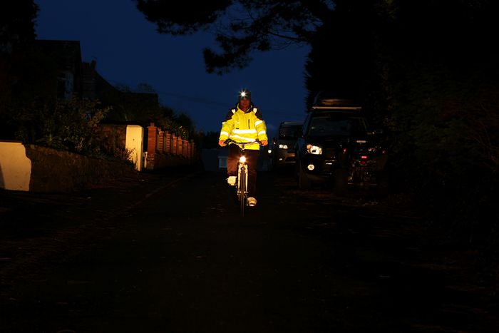 Hiviz-winter-bicycling-at-night-©RLLord-829-SGB-em.jpg