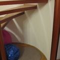 Búvóhely a lépcső alatt