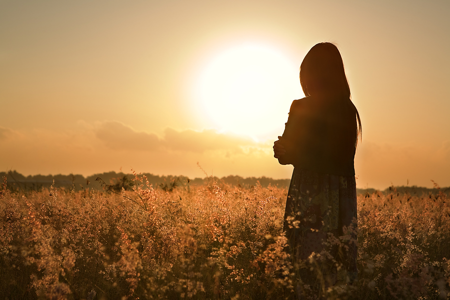 woman-silhouette-waiting-for-s-5824100.jpg
