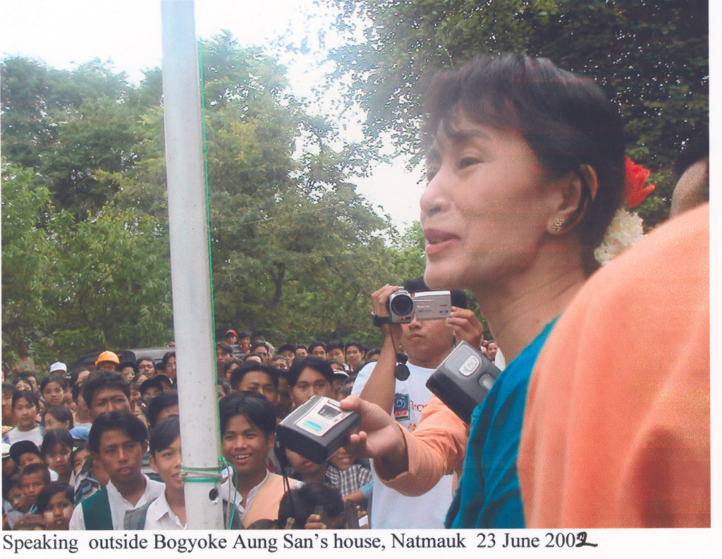 Aung-San-Suu-Kyi-at-a-rally-in-Natmauk-on-the-23rd-of-June-2002-1024x793.jpg