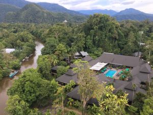 Luxusszálló látképe a deep jungle-ben. Gunung Mulu.