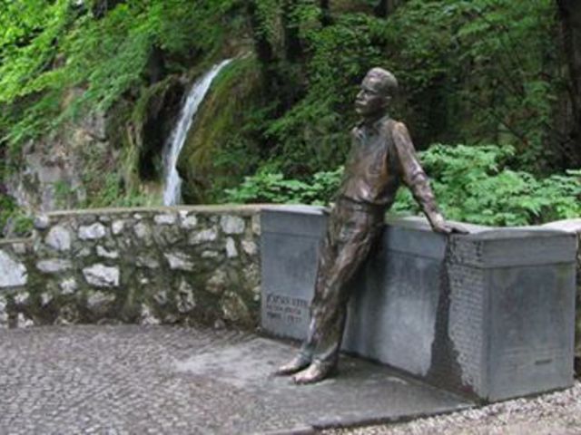 József Attila (1905-1937) szobra Lillafüreden