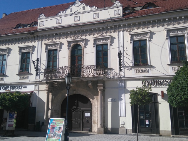 Az Almássy kúria