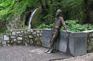 József Attila (1905-1937) szobra Lillafüreden