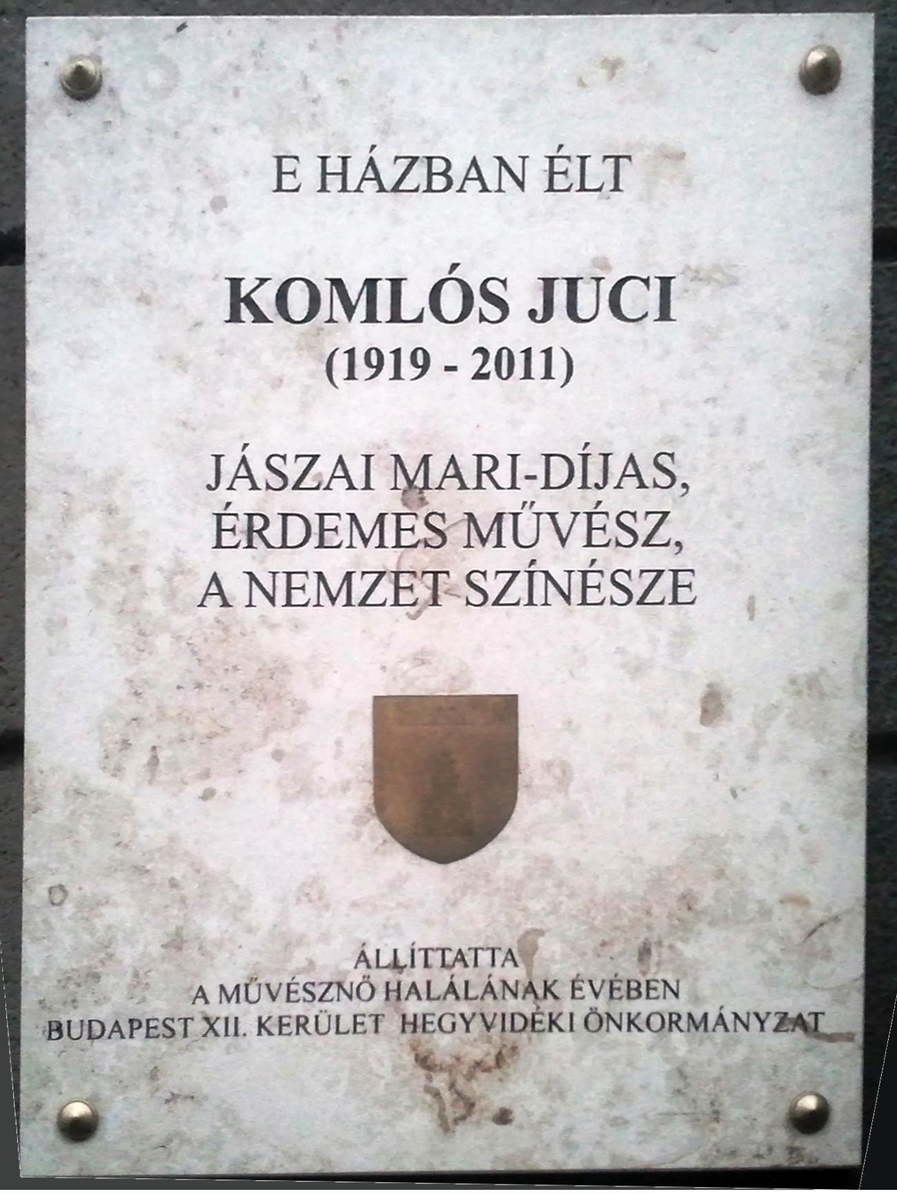 komlos_juci_emlektablaja_varosmajos_utca_49.jpg