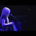 25. nap: A kedvenc élő fellépésed Avriltől az Under My Skin korszakából