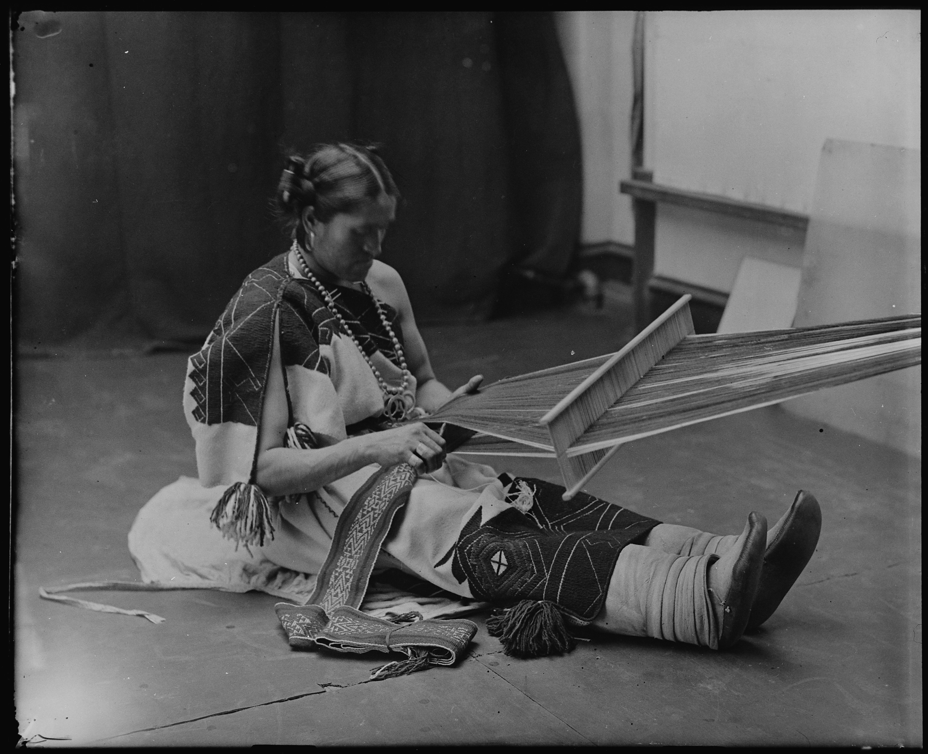 we-wa_a_zuni_berdache_weaving_nara_523796.jpg