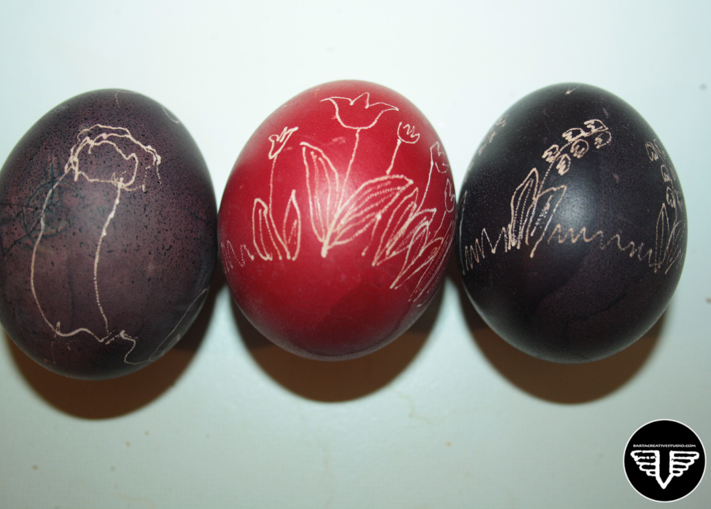 Karcolt, tojásfestékkel festett tojások