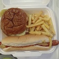 Buffalos - óriás hamburger, extra hot dog, hasábburgonya