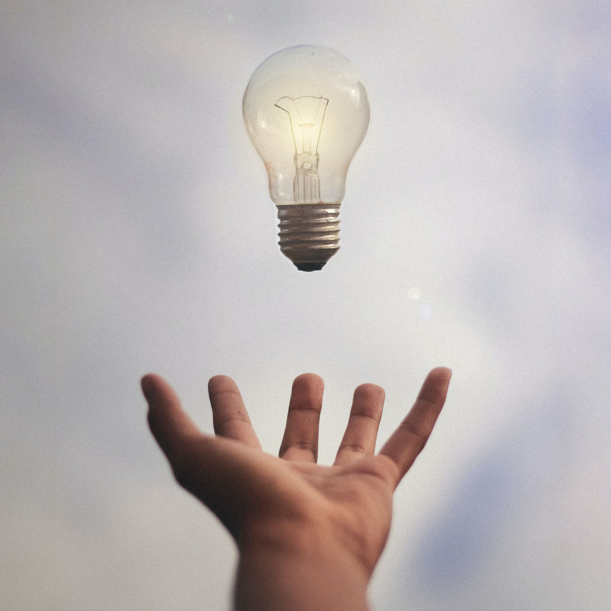 otlet-idea-villanykorte-light-bulb-7esrptt38ni-unsplash-junior-ferreira.jpg