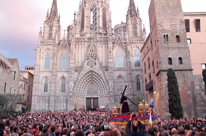 easter-barcelona-facade-cathedral.jpg