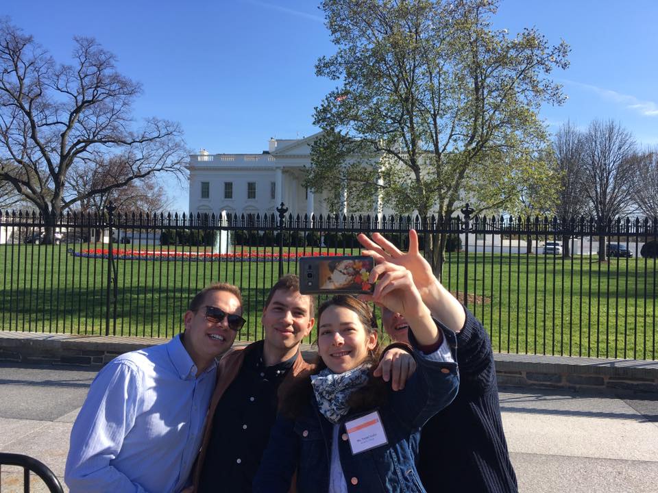 Ez pedig egy CTP-s selfie a Fehér Ház előtt.