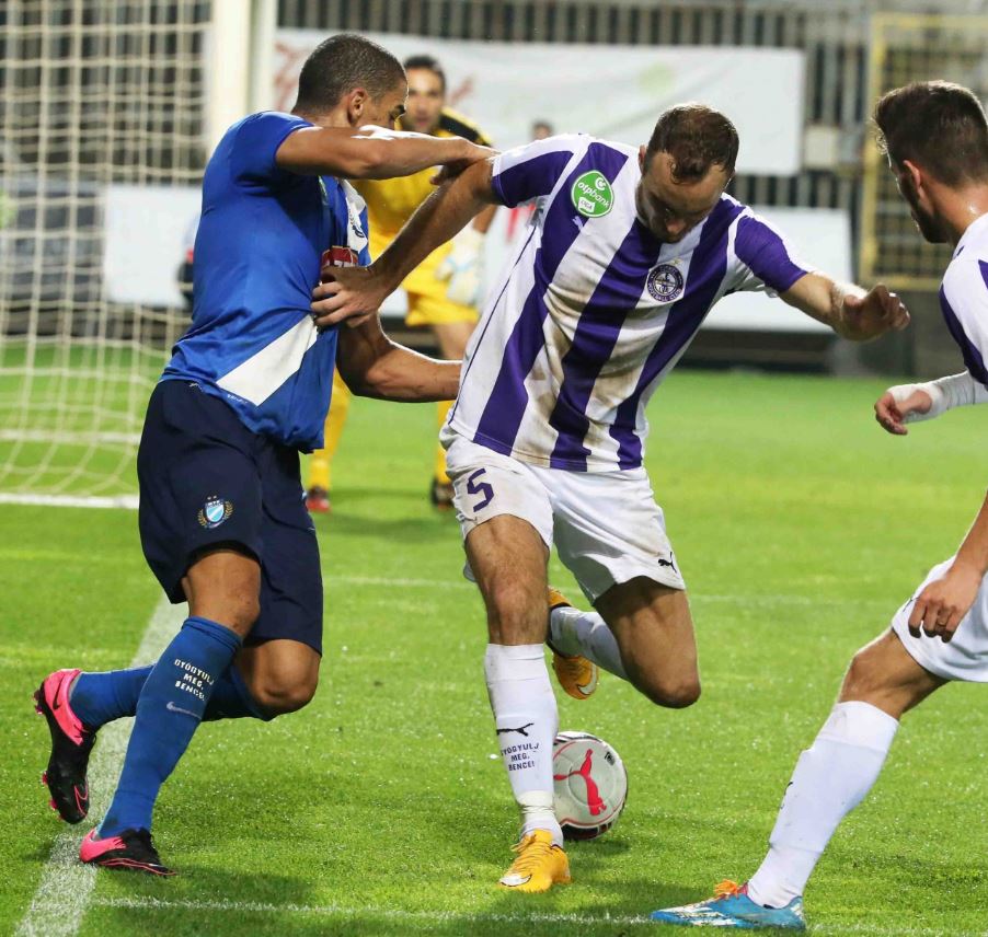 10. ford. Újpest-MTK 2-2 - Sportszáron az üzenet, a játékosok üzentek a leukémiával küzdő Lázár Bencének - Szép gesztus - fotó: mtkbudapest.hu