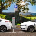 Uniós biztos: néhány éven belül az elektromos jármű olcsóbb lesz, mint a belső égésű motorral hajtott autó